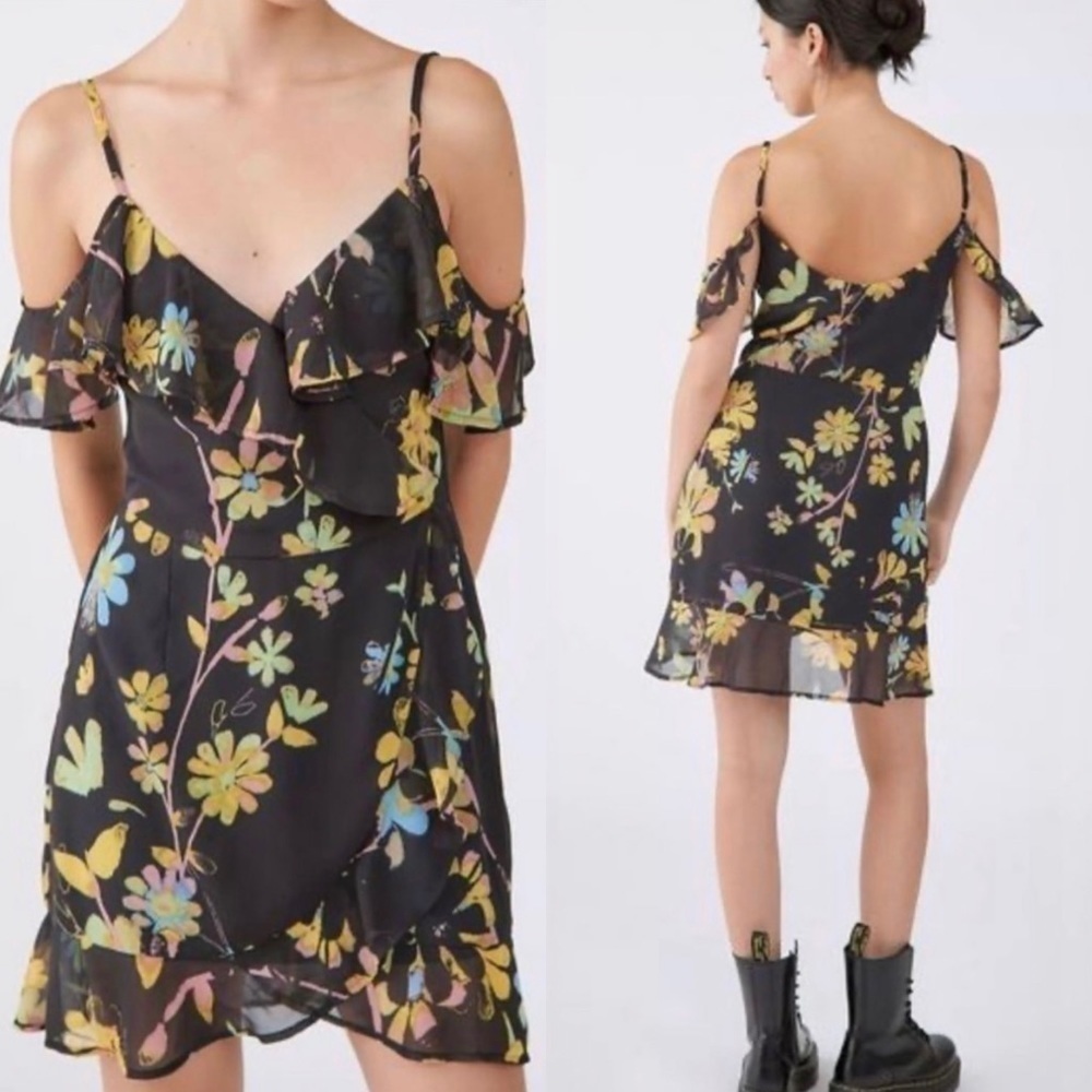 NWT Urban Outfitters Teanna Floral Ruffle Cold Shoulder Mini Dress